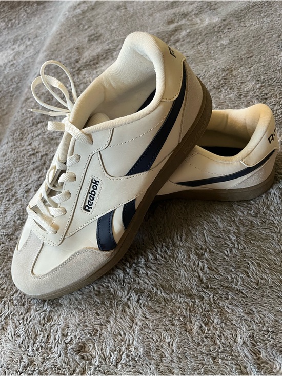 Reebok Other - Reebok Men's Cream and Navy Retro Sneakers